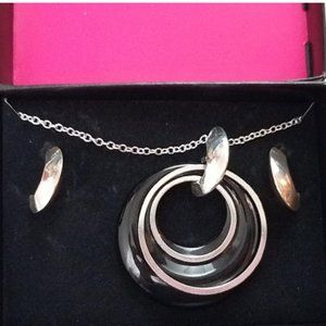 AVON NRT Black & Silver Pendant Necklace & Earring Gift Set NIB